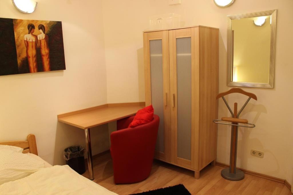 Budgetrooms - Souterrain-Private Rooms & Kitchen 曼海姆 外观 照片