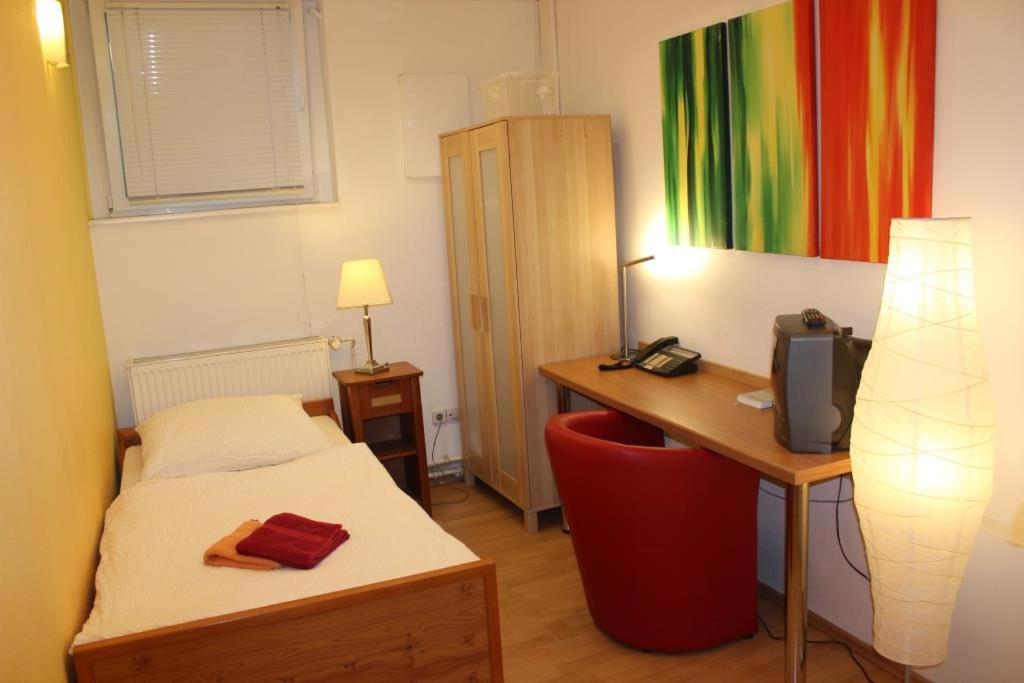 Budgetrooms - Souterrain-Private Rooms & Kitchen 曼海姆 外观 照片